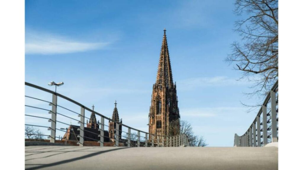 This is a photo of Freiburg Cathedral. 