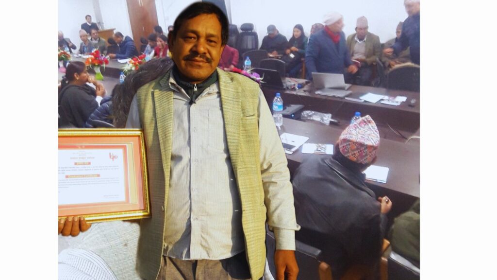 Ganesh Airee receiving award for his contribution in Nepalese hemp industry. 
| Meet The champion of Hemp Industry in Nepal ; Sustainable Clothing :- #nepalhempindustry #successstory #sustainableclothinginnepal #hempproductmanufacturersinnepal #wecareearth |