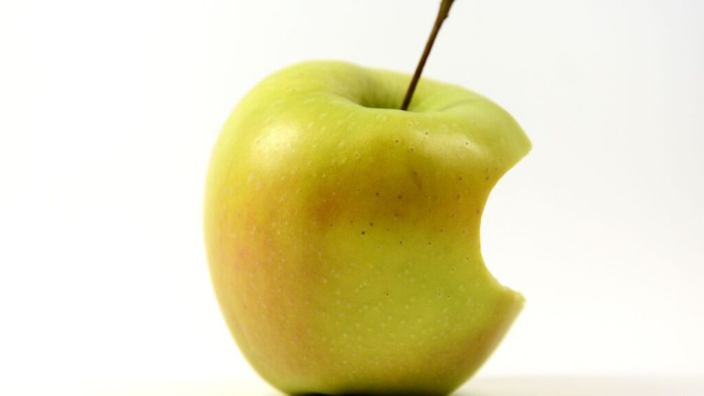 Is your Iphone Eco Friendly? Some Truth you may not digest! 
Photo of Apple fruit cut like apple logo. 
#ecofriendlyiphone #sustainableiphone #ecofriendlymobilephone #bestecofriendlysmartphones 