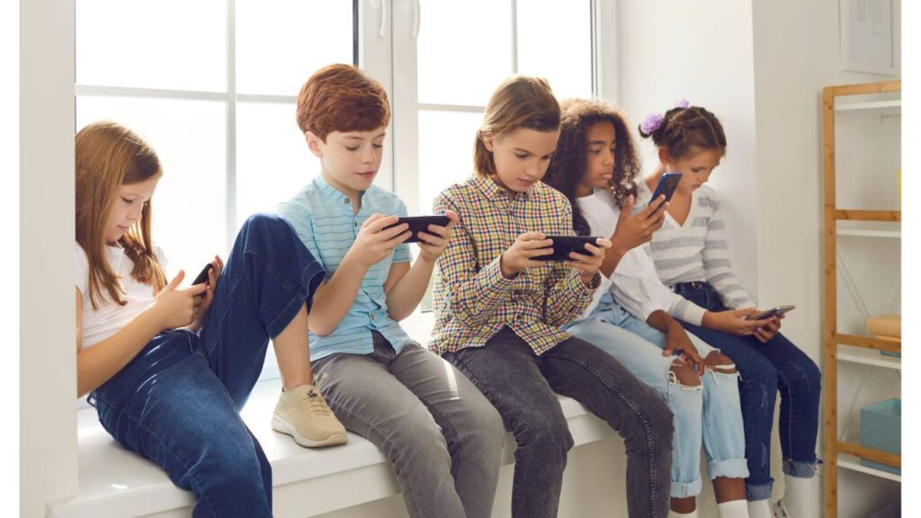 Children playing mobile phones. Image by Canva. 