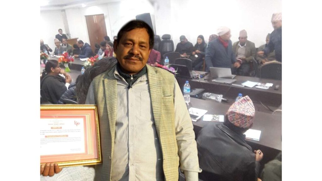 Ganesh Airee receiving award for his contribution in Nepalese hemp industry. 
| Meet The champion of Hemp Industry in Nepal ; Sustainable Clothing :- #nepalhempindustry #successstory #sustainableclothinginnepal #hempproductmanufacturersinnepal #wecareearth |